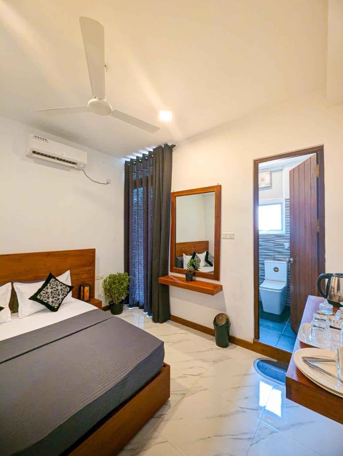 Airport Hotel By Cmb Apartments Negombo Exterior foto